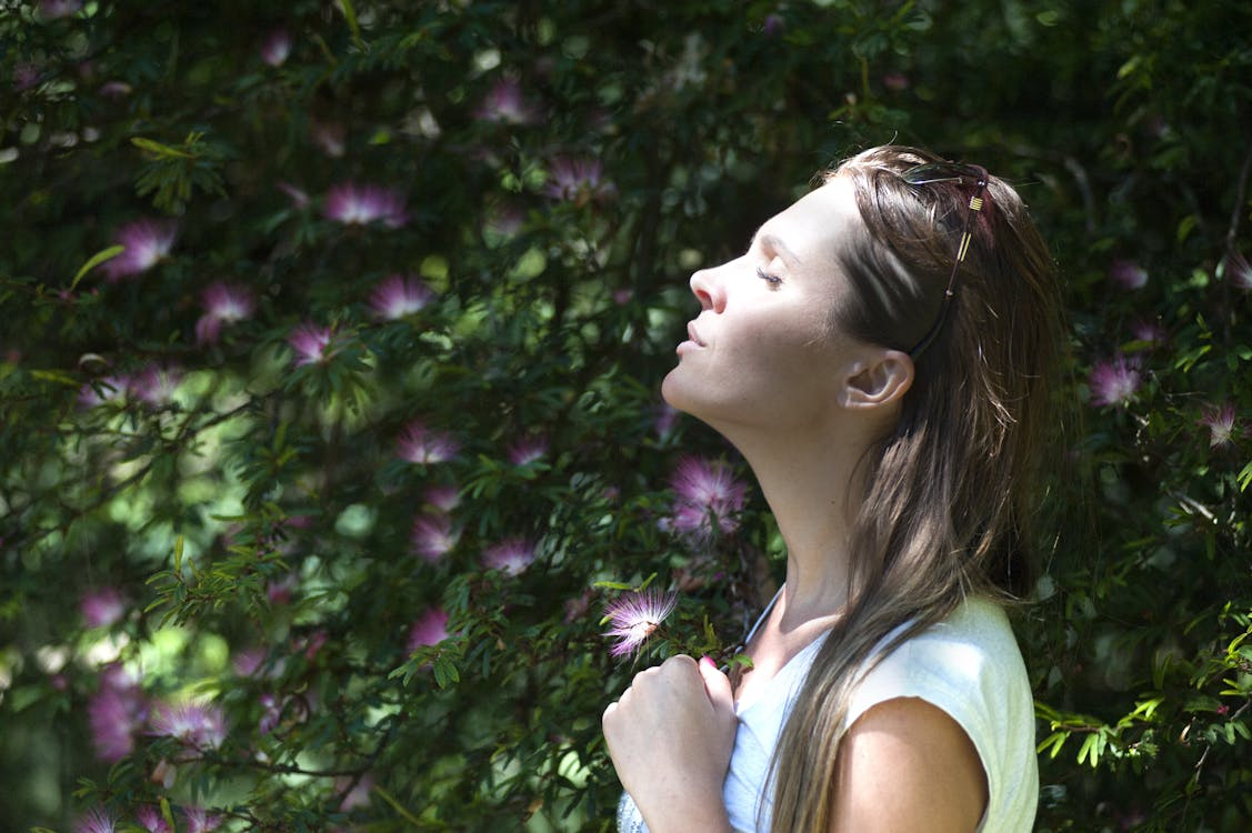 Holotropic Breathing offers a path to deep relaxation and self-awareness through controlled, rhythmic breathing.